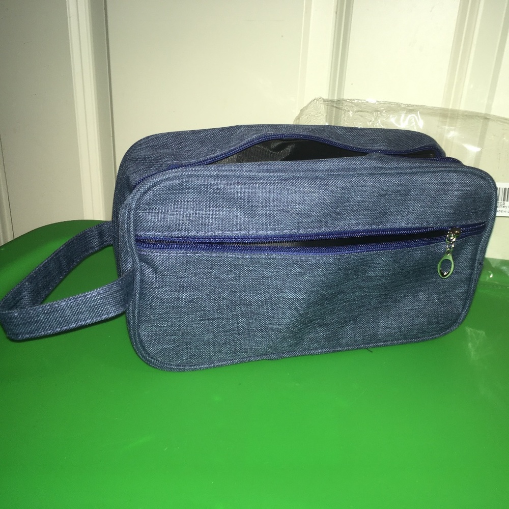 FREE with purchase - YEEPSYS Toiletry Bag